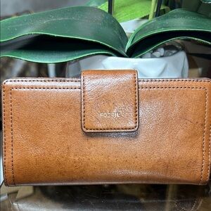Sold ❤️Fossil Tan Leather Wallet